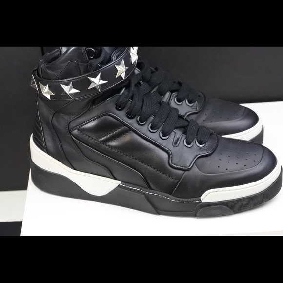 Givenchy
Tyson Star High-Top Sneaker 43 - Picture 4 of 8